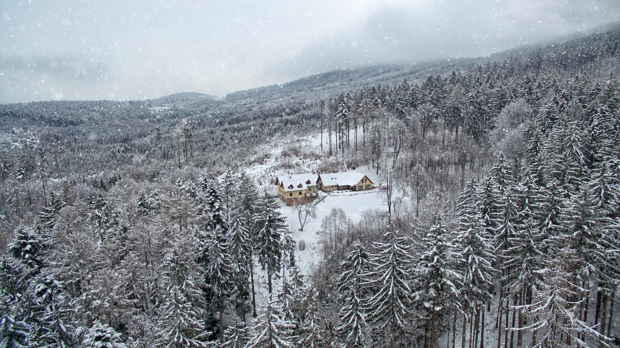 Penzion Na Kraji Lesa Valašské Meziříčí Exteriör bild